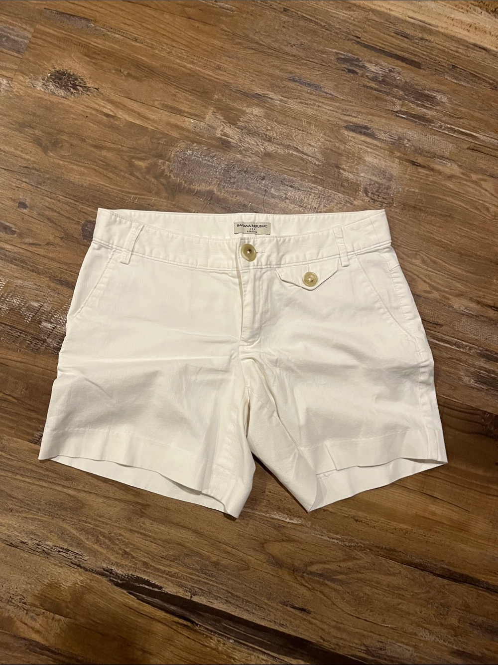 Banana Republic Cream Mid-Rise Button-Accent Women's Shorts